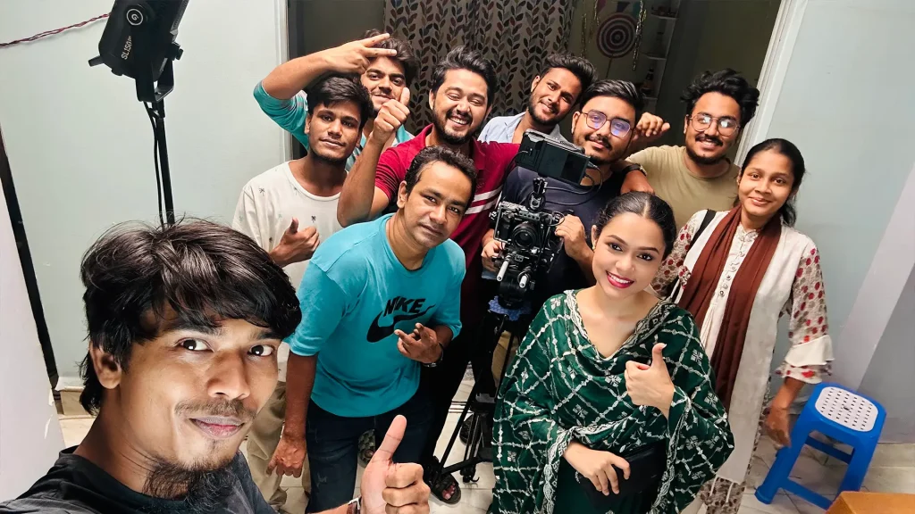 Apon Hoyeo Por cast and crew BTS group selfie with Faisal Khan Shuvo and camera rig